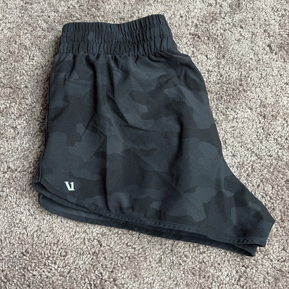 Vuori Clementine Short 2.0 black camo - Picture 3 of 3